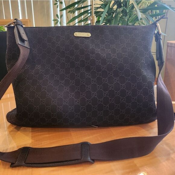Gucci Black Monogram Messenger Bag - Picture 3 of 16